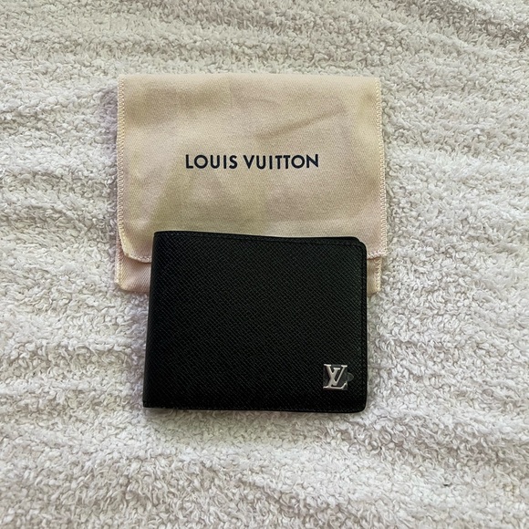 Authentic LOUIS VUITTON MULTIPLE WALLET M30295 TAIGA - Picture 2 of 12